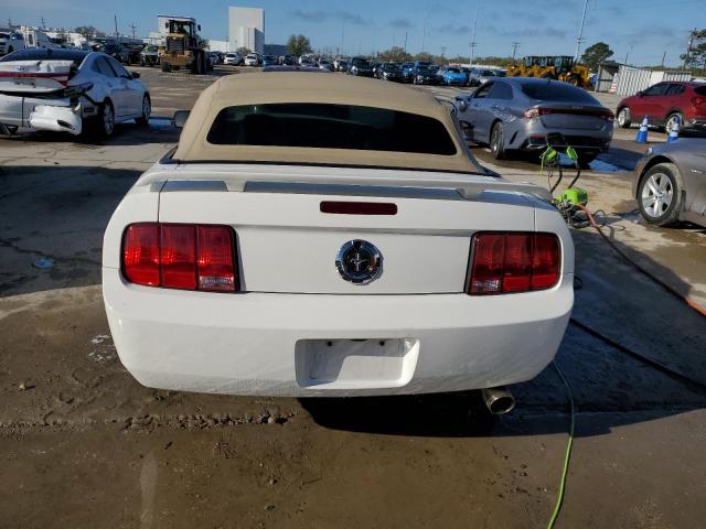 1ZVFT84N355245372 - 2005 FORD MUSTANG WHITE photo 6