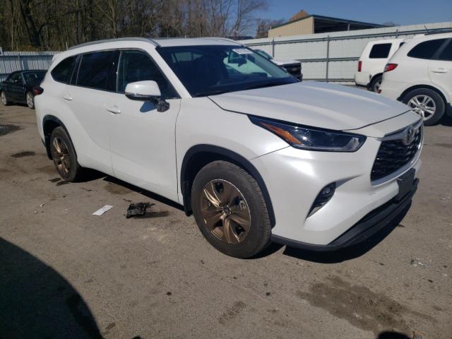 5TDGZRBH0NS574047 - 2022 TOYOTA HIGHLANDER XLE WHITE photo 4