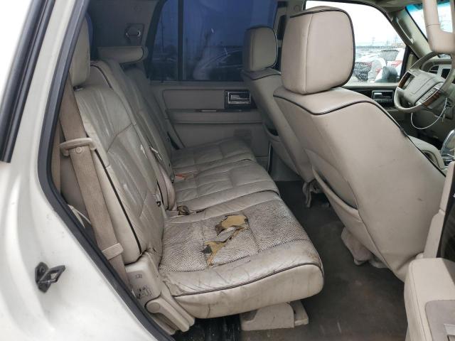 5LMFU28528LJ06768 - 2008 LINCOLN NAVIGATOR WHITE photo 11