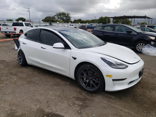 5YJ3E1EAXNF126056 - 2022 TESLA MODEL 3 WHITE photo 4