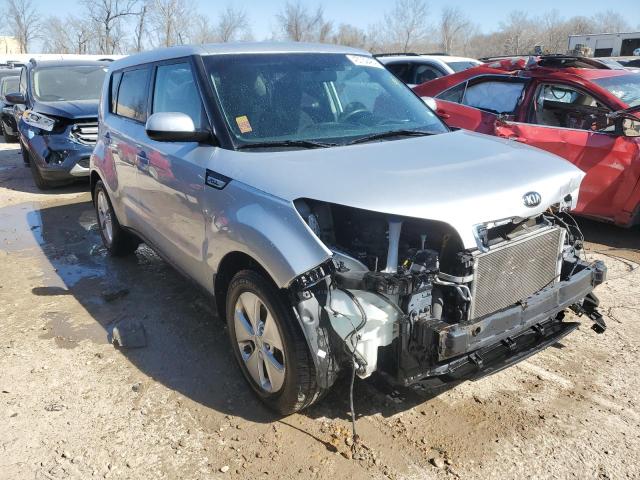 KNDJN2A25F7817546 - 2015 KIA SOUL SILVER photo 4