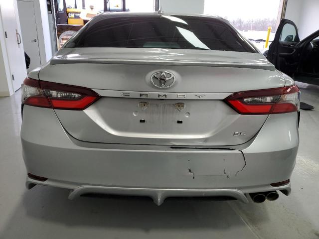 4T1G11AK3PU755093 - 2023 TOYOTA CAMRY SE NIGHT SHADE SILVER photo 6