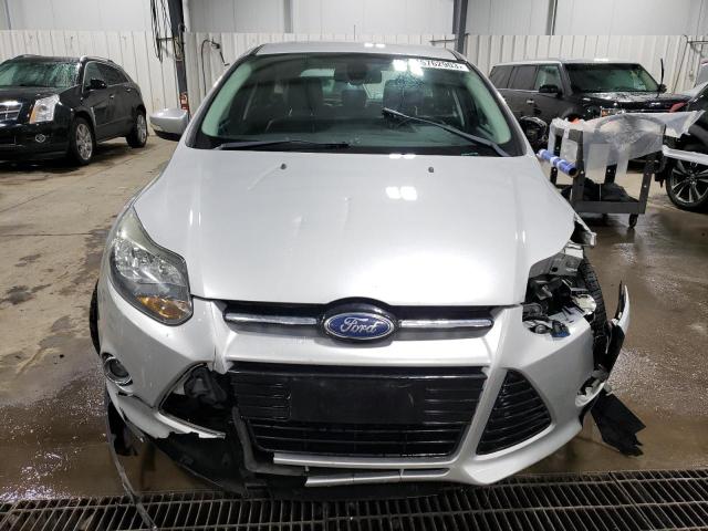 1FAHP3N23CL167651 - 2012 FORD FOCUS TITANIUM SILVER photo 5