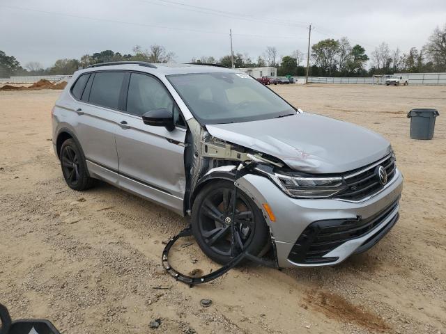 3VVCB7AX4PM036956 - 2023 VOLKSWAGEN TIGUAN SE R-LINE BLACK SILVER photo 4