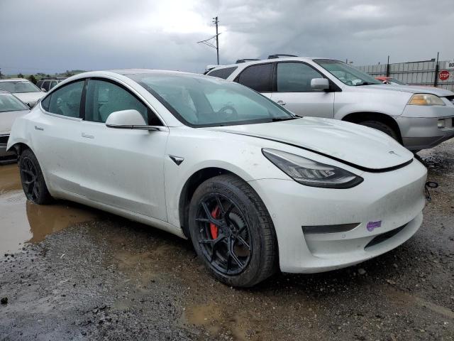 5YJ3E1EB7JF081628 - 2018 TESLA MODEL 3 WHITE photo 4