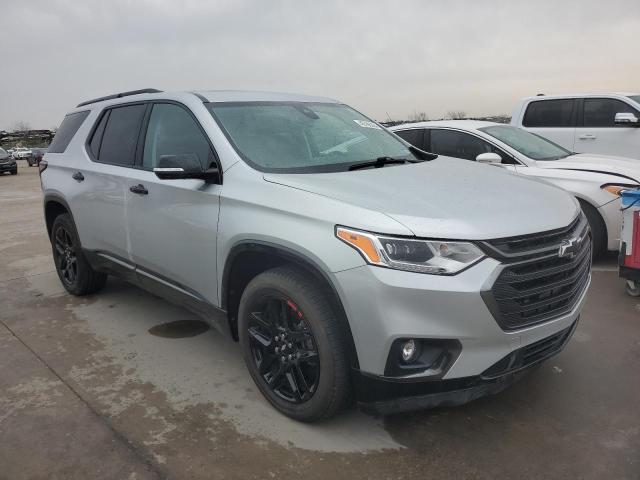 1GNERKKW5JJ283720 - 2018 CHEVROLET TRAVERSE PREMIER SILVER photo 4