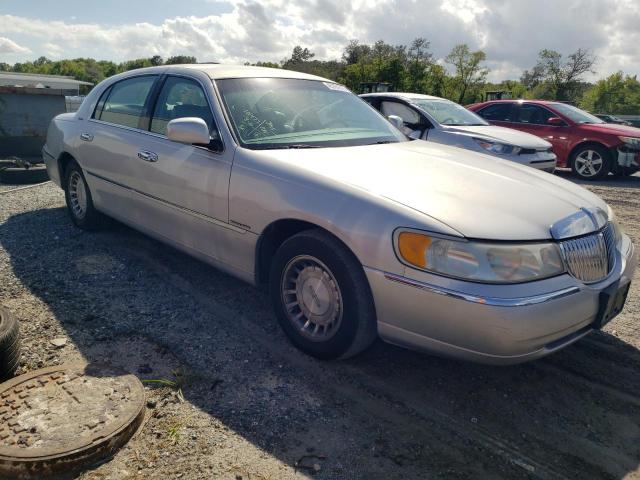 1LNHM81W9YY787368 - 2000 LINCOLN TOWN CAR EXECUTIVE SILVER photo 4