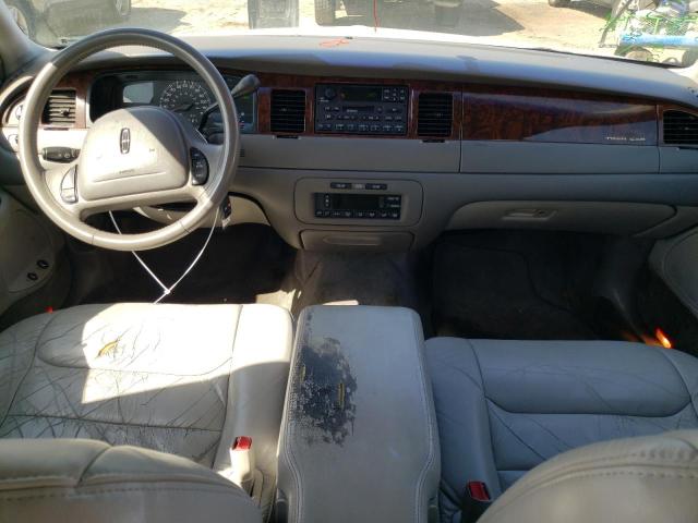 1LNHM81W9YY787368 - 2000 LINCOLN TOWN CAR EXECUTIVE SILVER photo 8