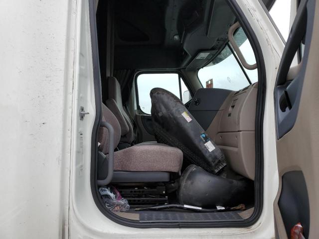 3AKJGLDR8JSJS1530 - 2018 FREIGHTLINER CASCADIA 1 WHITE photo 5