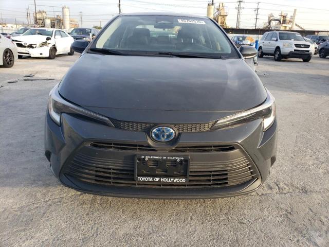 JTDBCMFE8R3058587 - 2024 TOYOTA COROLLA LE 灰色 照片 5