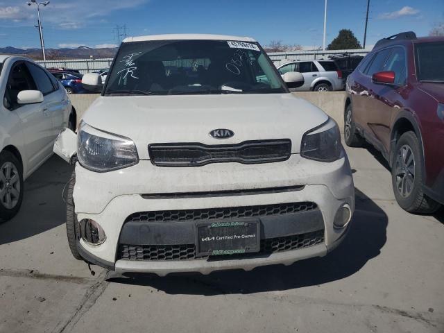 KNDJP3A52K7000247 - 2019 KIA SOUL + WHITE photo 5