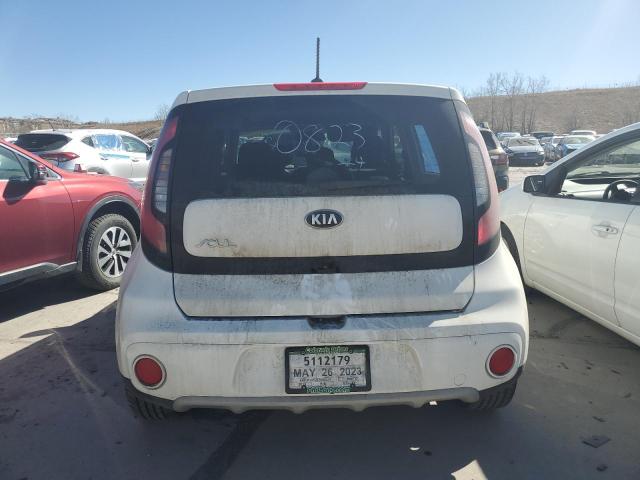 KNDJP3A52K7000247 - 2019 KIA SOUL + WHITE photo 6