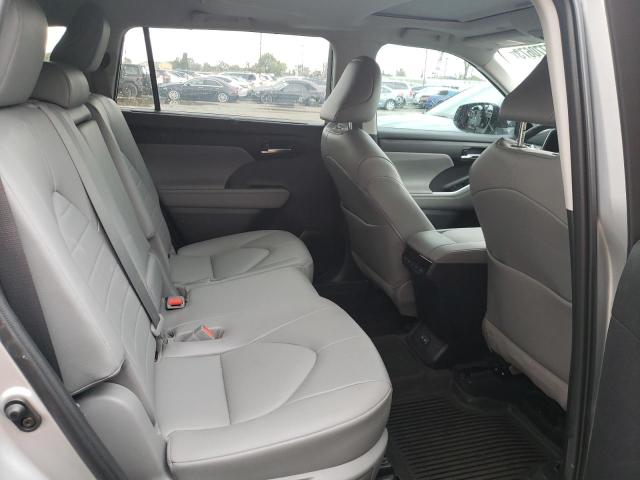 5TDHZRAH5NS546802 - 2022 TOYOTA HIGHLANDER XLE SILVER photo 10