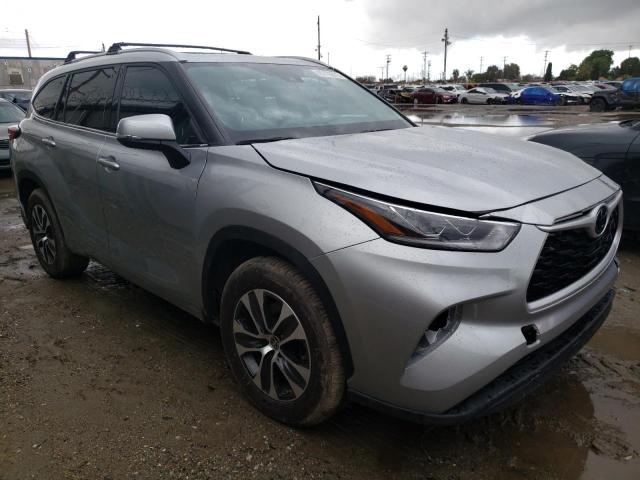 5TDHZRAH5NS546802 - 2022 TOYOTA HIGHLANDER XLE SILVER photo 4