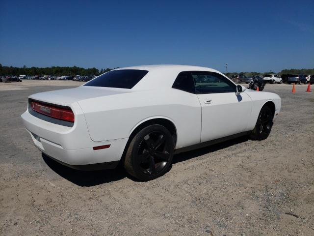 2B3CJ4DV8AH322620 - 2010 DODGE CHALLENGER SE WHITE photo 3