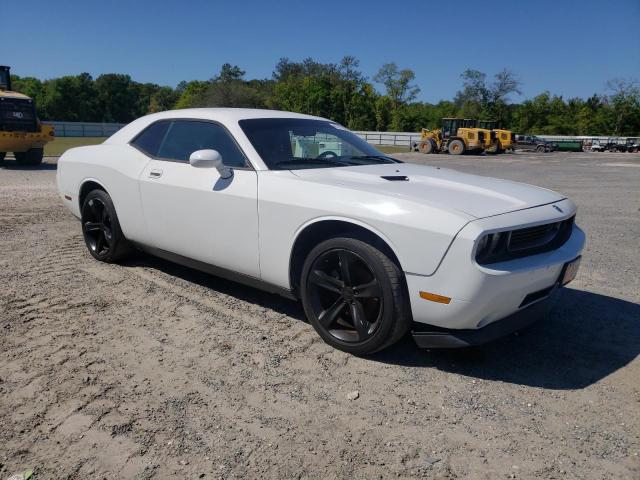 2B3CJ4DV8AH322620 - 2010 DODGE CHALLENGER SE WHITE photo 4