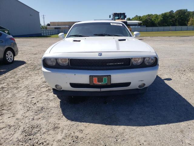 2B3CJ4DV8AH322620 - 2010 DODGE CHALLENGER SE WHITE photo 5