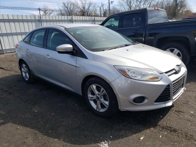 1FADP3F28EL125489 - 2014 FORD FOCUS SE SILVER photo 4