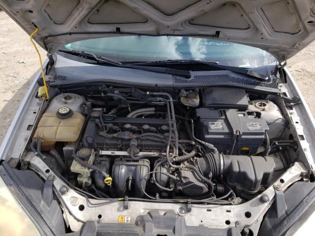 1FAHP34N16W249280 - 2006 FORD FOCUS ZX4 SILVER photo 11