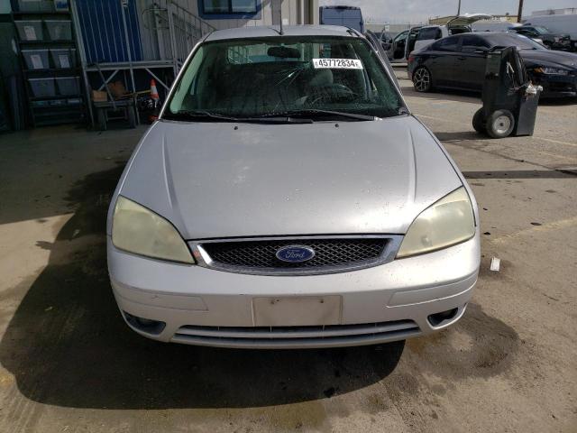 1FAHP34N16W249280 - 2006 FORD FOCUS ZX4 SILVER photo 5