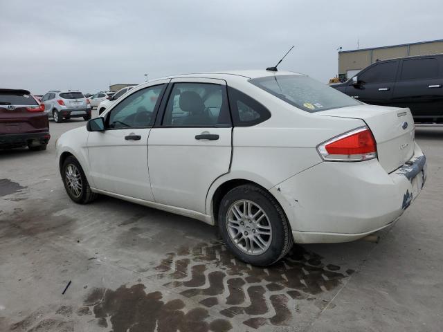 1FAHP3FNXBW196859 - 2011 FORD FOCUS SE WHITE photo 2