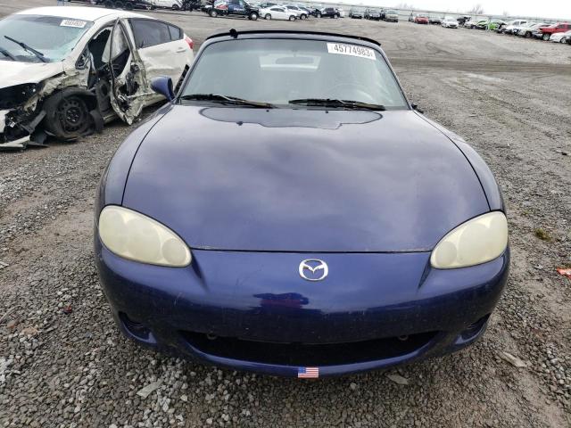 JM1NB353840401385 - 2004 MAZDA MX-5 MIATA BASE BLUE photo 5