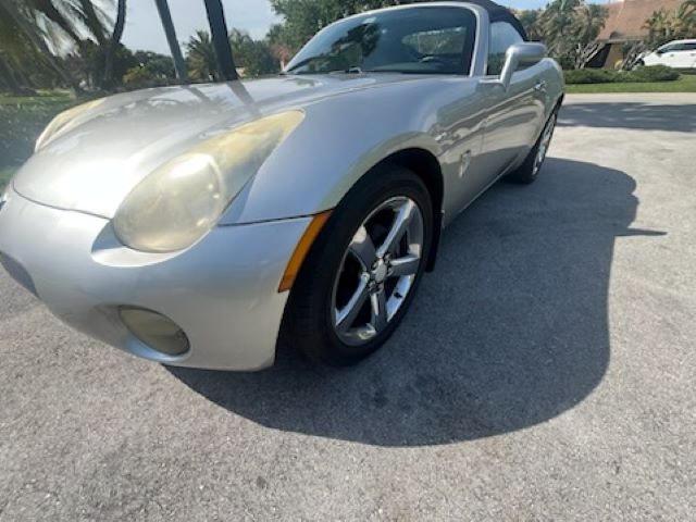 1G2MB35B17Y134166 - 2007 PONTIAC SOLSTICE SILVER photo 2