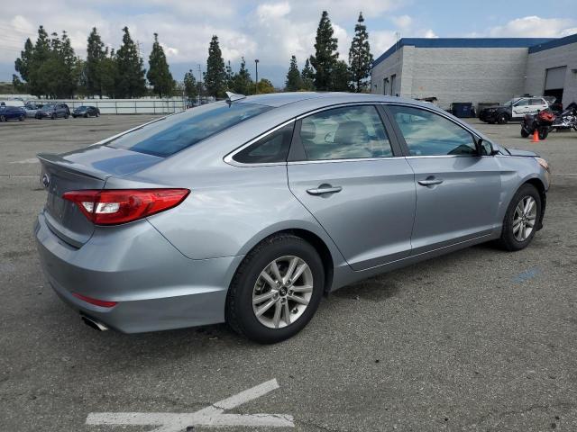 5NPE24AF4HH574173 - 2017 HYUNDAI SONATA SE SILVER photo 3