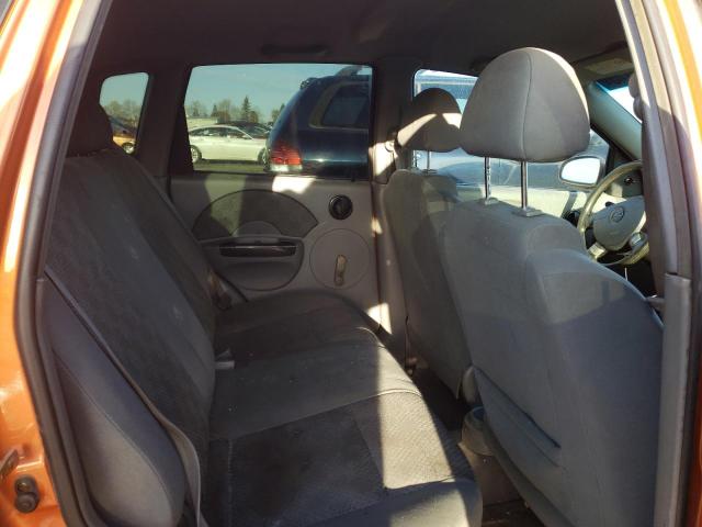 KL1TD62675B458496 - 2005 CHEVROLET AVEO BASE ORANGE photo 10