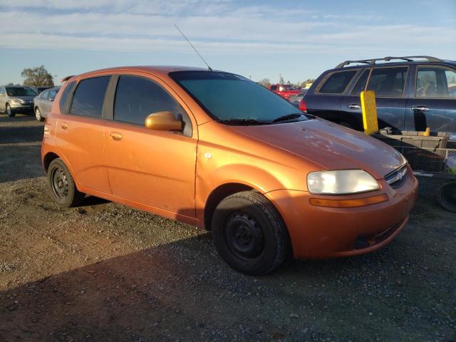 KL1TD62675B458496 - 2005 CHEVROLET AVEO BASE ORANGE photo 4