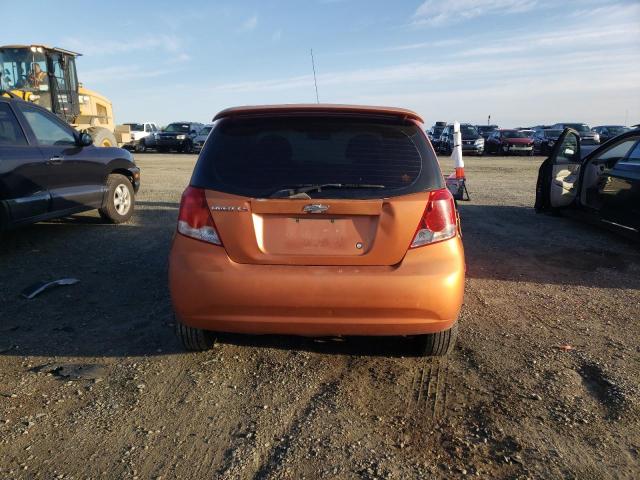 KL1TD62675B458496 - 2005 CHEVROLET AVEO BASE ORANGE photo 6