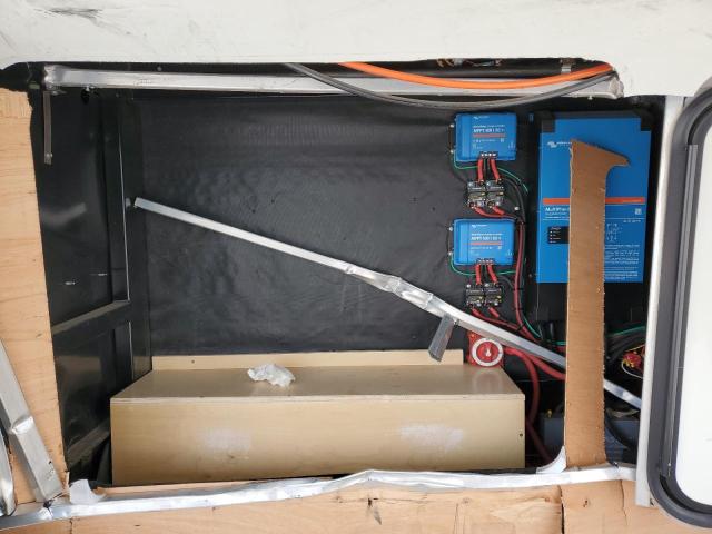 4YDF32323M4702593 - 2021 KEYSTONE MONTANA WHITE photo 7