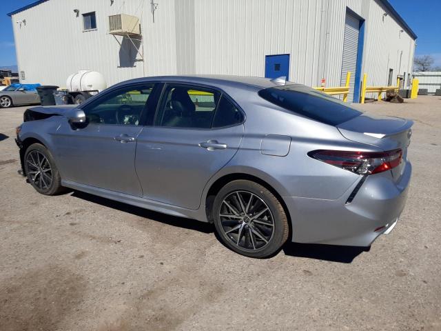 4T1G11AK5PU728591 - 2023 TOYOTA CAMRY SE NIGHT SHADE SILVER photo 2