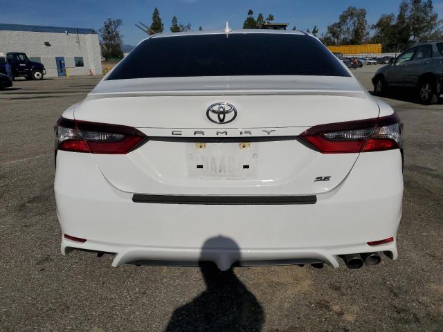 4T1T11AKXPU725507 - 2023 TOYOTA CAMRY SE NIGHT SHADE WHITE photo 6