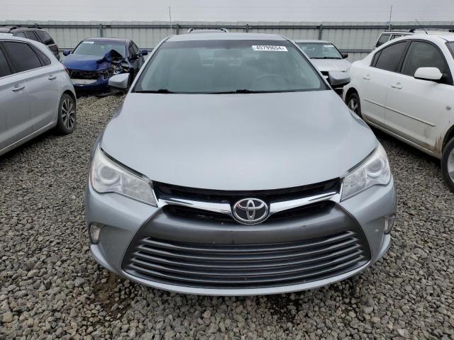 4T1BF1FK7HU358900 - 2017 TOYOTA CAMRY LE SILVER photo 5
