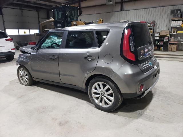 KNDJP3A5XJ7505256 - 2018 KIA SOUL + SILVER photo 2