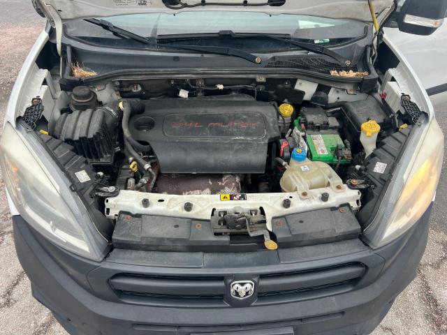 ZFBERFAT6G6B22432 - 2016 RAM PROMASTER 白色 照片 7