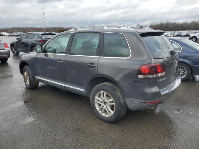 WVGBE77L28D002383 - 2008 VOLKSWAGEN TOUAREG 2 V6 GRAY photo 2