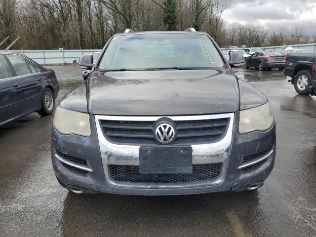 WVGBE77L28D002383 - 2008 VOLKSWAGEN TOUAREG 2 V6 GRAY photo 5