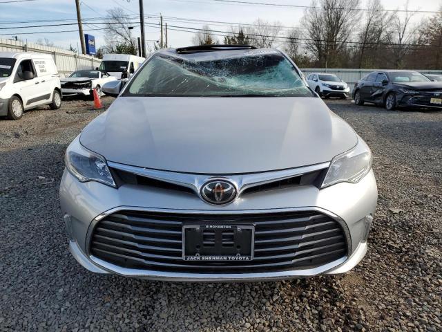 4T1BK1EB0JU281175 - 2018 TOYOTA AVALON XLE SILVER photo 5