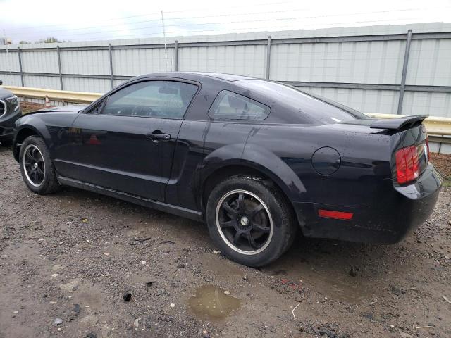 1ZVFT80N955250632 - 2005 FORD MUSTANG BLACK photo 2