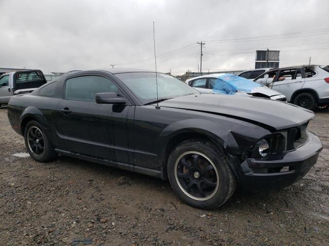 1ZVFT80N955250632 - 2005 FORD MUSTANG BLACK photo 4