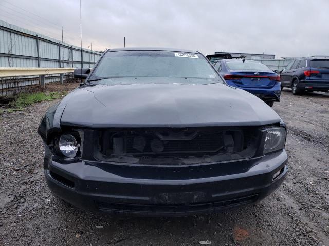 1ZVFT80N955250632 - 2005 FORD MUSTANG BLACK photo 5