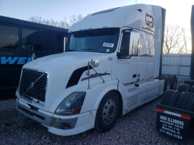 4V4NC9TJXAN286115 - 2010 VOLVO VN VNL WHITE photo 2