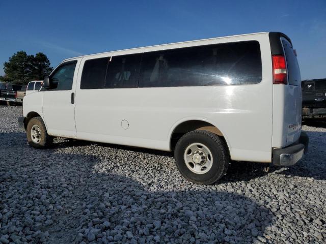 1GAHG39U671214932 - 2007 CHEVROLET EXPRESS G3 WHITE photo 2