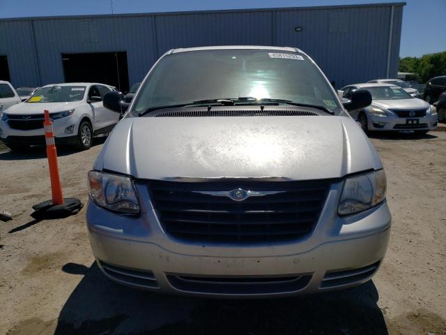 1C4GP45RX5B339773 - 2005 CHRYSLER TOWN & COU 银色 照片 5