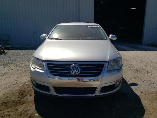 WVWEK73C28E048824 - 2008 VOLKSWAGEN PASSAT LUX SILVER photo 5