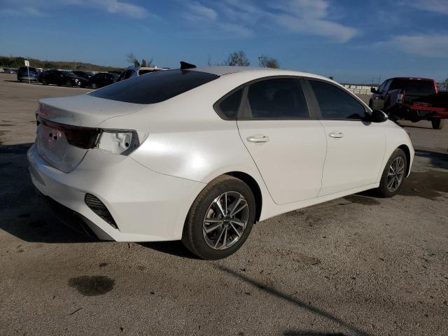 3KPF24AD8PE632260 - 2023 KIA FORTE LX WHITE photo 3