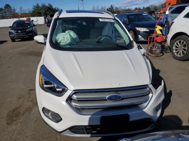 1FMCU9J98JUB18239 - 2018 FORD ESCAPE TITANIUM WHITE photo 5