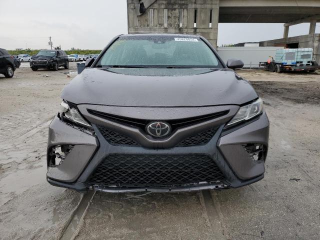 4T1B11HK7JU591600 - 2018 TOYOTA CAMRY L CHARCOAL photo 5